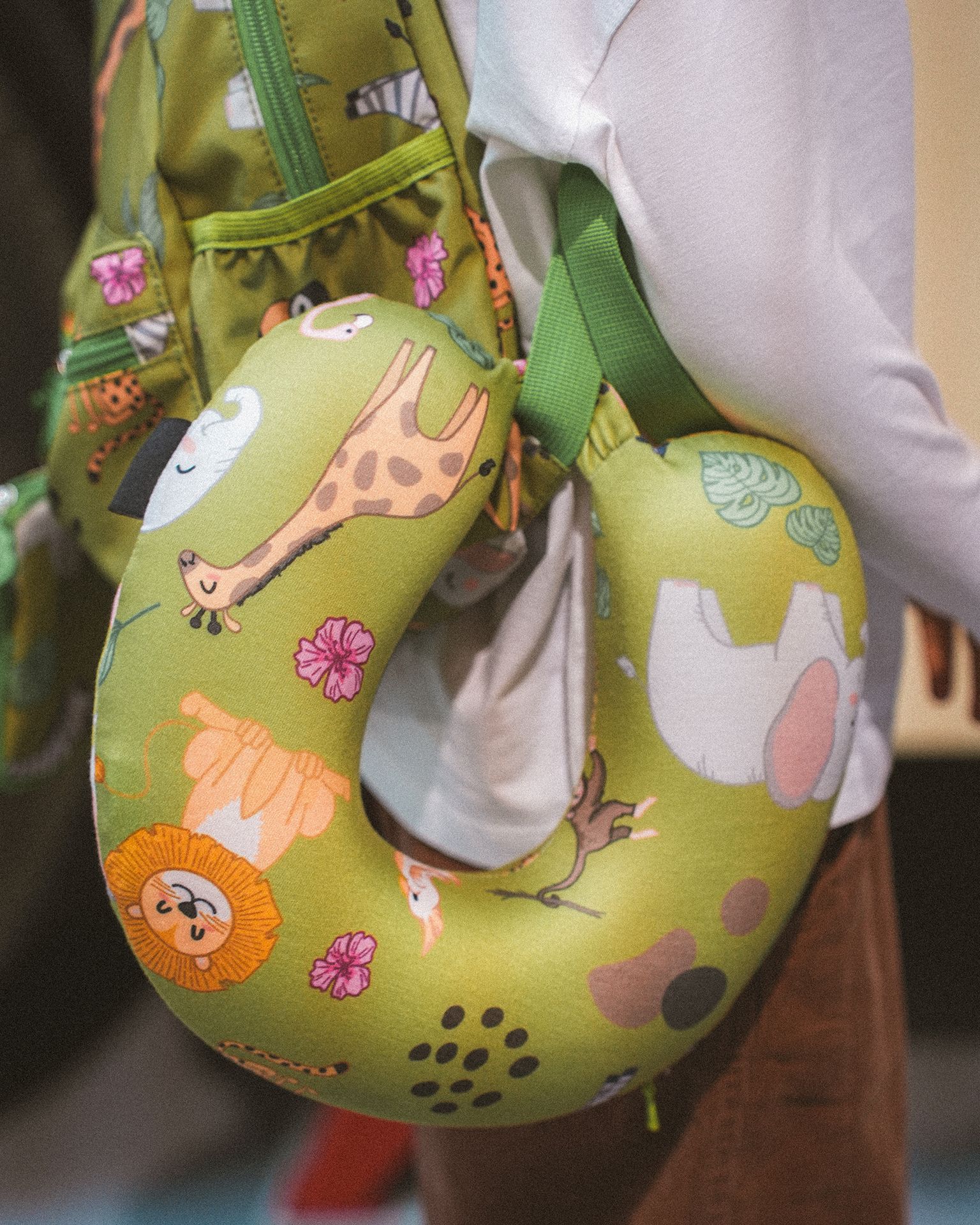 Pernă de călătorie pentru copii safari verde